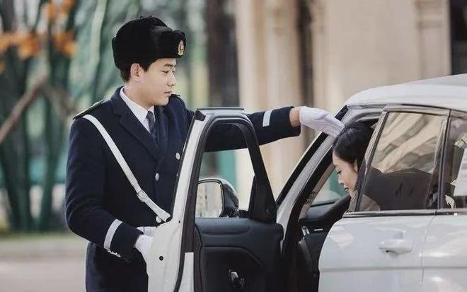 九游娱乐网站：天赋贵地古北中央萃售楼处发布：古北中央萃三区交汇盛境！(图3)