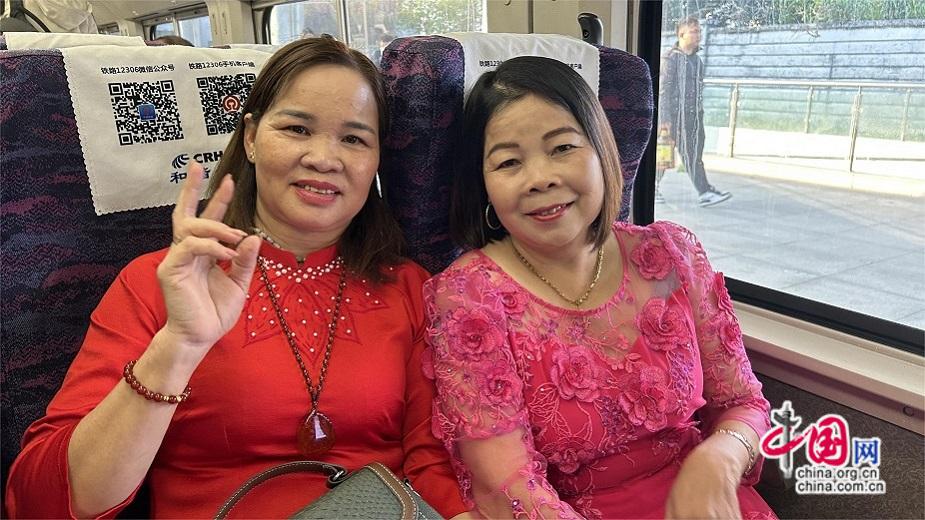 九游娱乐网站：中国故事在高铁上演老外连赞verygood！(图2)